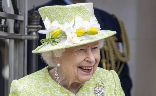 Diario HOY | La Reina Isabel II condecora a científicos que combaten el COVID-19