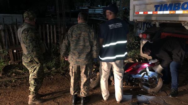 Pese a tiroteo con policía, delincuentes roban unos G. 30 millones a empleada de comercio - Nacionales - ABC Color