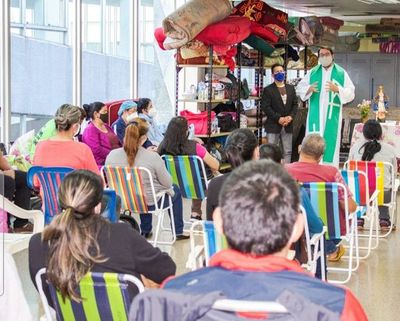 Con misas diarias, familiares de internados por covid reciben apoyo espiritual - ABC en el Este - ABC Color