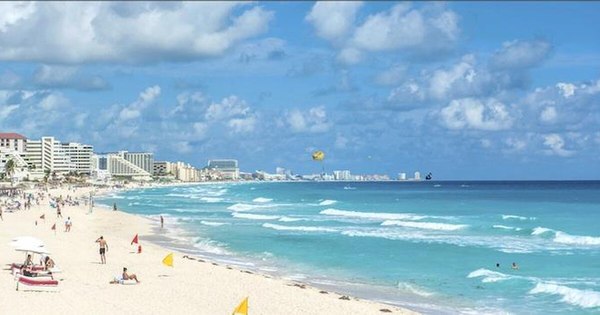 La Nación / Balacera en playa de Cancún deja dos muertos y una turista de EEUU herida