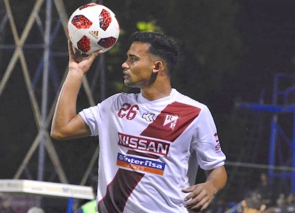 Crónica / CARLOS MONTIEL: “PROBÉ DE TODO, PERO EL FÚTBOL ME SALVÓ”