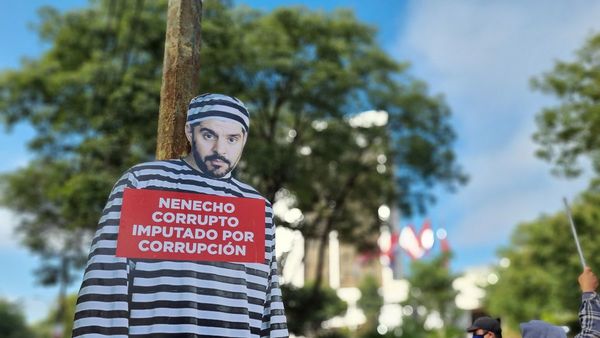 Escrache a Nenecho generó forcejeos
