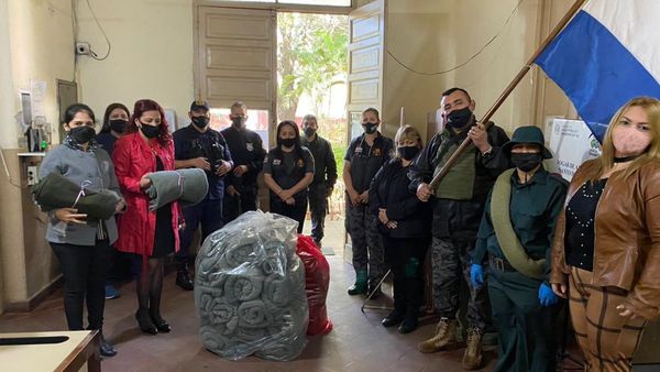 Internas confeccionan frazadas a veteranos de la Guerra del Chaco