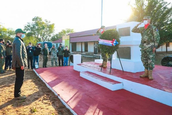 Entregan ofrenda floral en conmemoración a la Paz del Chaco