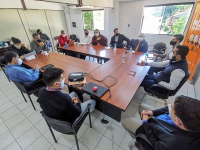 Siguen negociaciones para levantar paro de transporte  - Nacionales - ABC Color