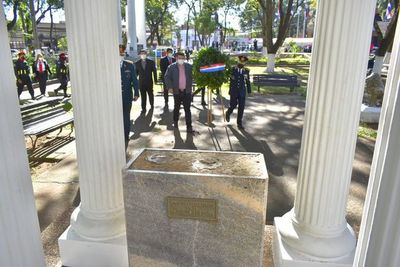 Con ofrenda de laureles conmemoran la Paz del Chaco en Villarrica  - Nacionales - ABC Color