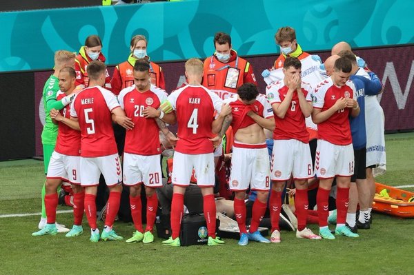 Preocupación en la Eurocopa: Eriksen se desplomó en pleno partido (Imágenes conmovedoras)