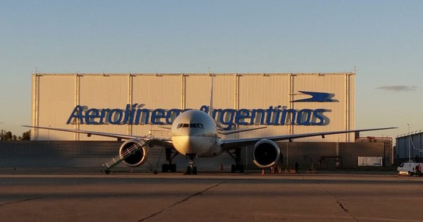 La Nación / Argentina limita vuelos por temor a variante Delta de COVID-19