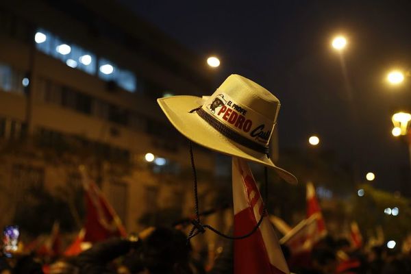 Castillo mantiene más de 50.000 votos sobre Fujimori con el conteo al 99,89% - Mundo - ABC Color