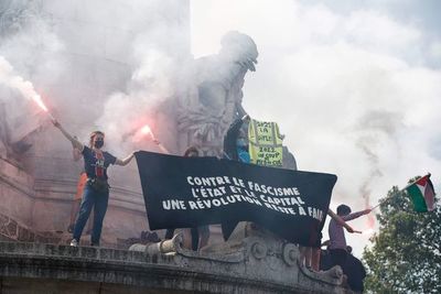 Miles de manifestantes marchan en París contra el auge de la ultraderecha - Mundo - ABC Color