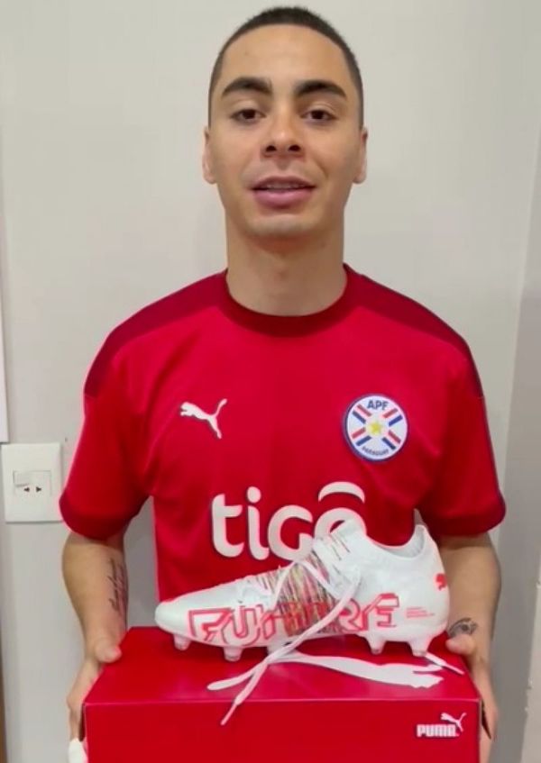 Noble gesto de un ídolo del fútbol paraguayo
