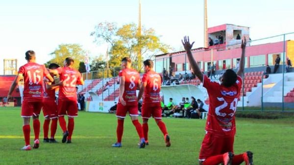 General Caballero de JLM golea y sigue arriba