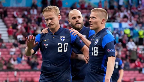 Luego del susto por Eriksen, Finlandia derrota a Dinamarca en la Eurocopa