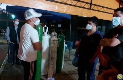 Iván Velázquez cierra su campaña entregando oxígenos al Hospital de Luque •