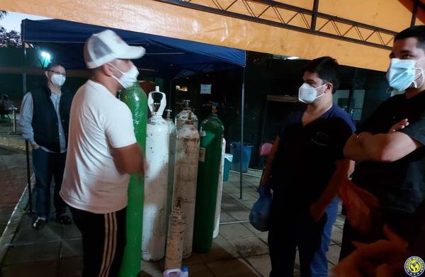 Iván Velázquez cierra su campaña entregando oxígenos al Hospital de Luque •