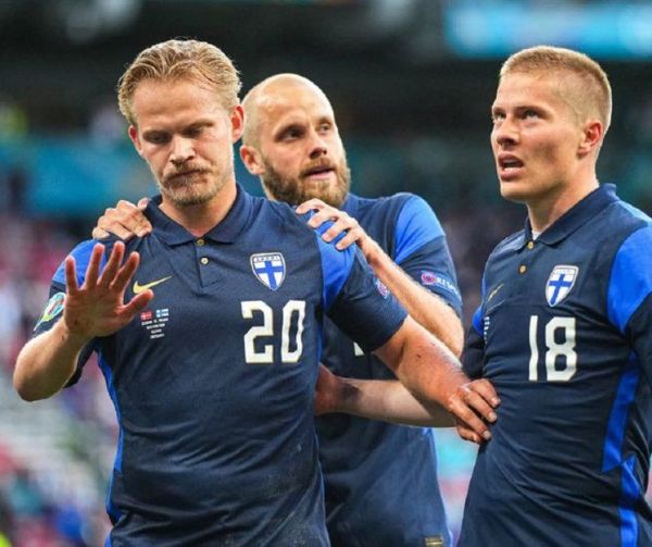 Finlandia congela a una Dinamarca golpeada por el drama de Eriksen