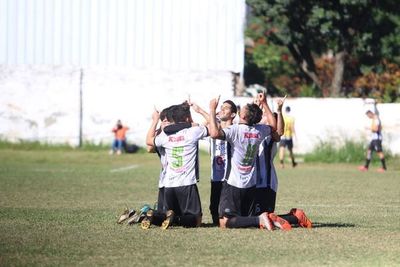 Primera B: derrota del líder - Fútbol de Ascenso de Paraguay - ABC Color
