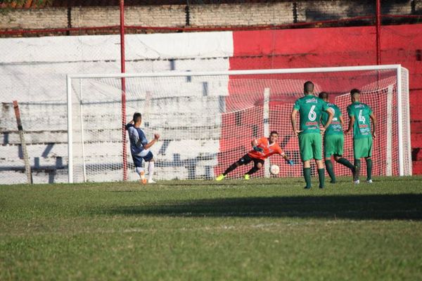 Oriental frenó al puntero - Fútbol de Ascenso de Paraguay - ABC Color