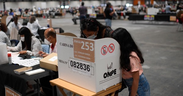 La Nación / OEA descarta “graves irregularidades” en elección de Perú