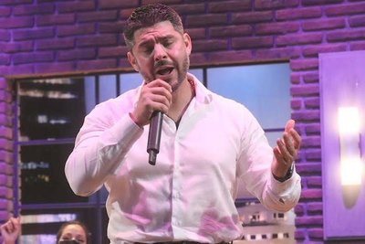 Crónica / ¡SORPRENDIÓ! Nenecho es había sido ¡un tremendo cantante!