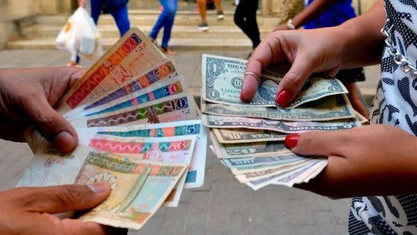 Por qué Cuba suspendió los depósitos de dólares en efectivo en la isla