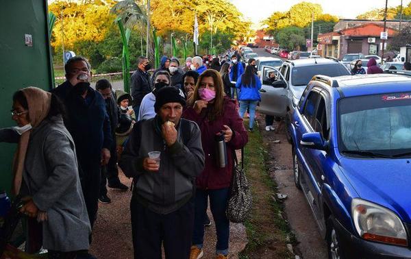 Baños móviles, militares y antivacunas: masiva concurrencia desveló déficit en organización - ADN Digital