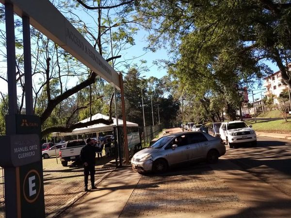 Mucha afluencia en vacunatorios de Alto Paraná - ABC en el Este - ABC Color