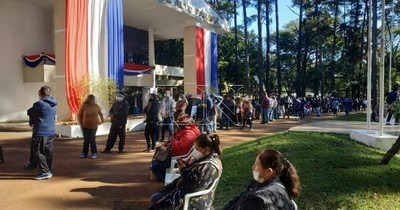 La Nación / Alto Paraná: en la gobernación se descomprimió flujo de gente con habilitación de más vacunatorios