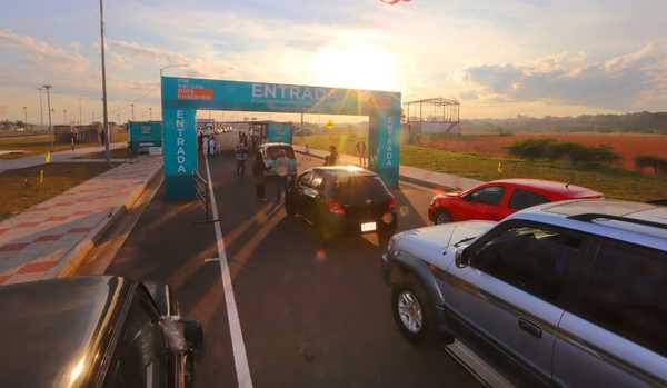 Destacan fluidez de centros vacunatorios en jornada de masiva afluencia | .::Agencia IP::.
