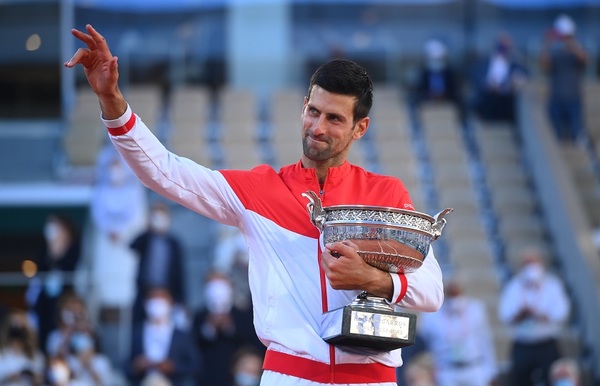 Djokovic vence a Tsitsipas y es el nuevo monarca del Roland Garros