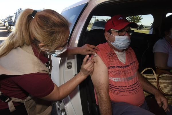 #VacunatePy es tendencia y el Gobierno se queda sin excusas - Nacionales - ABC Color
