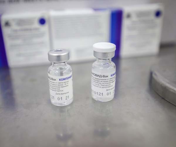 Agencias: Rusia prueba vacuna contra el covid-19 como aerosol nasal para niños | El Independiente