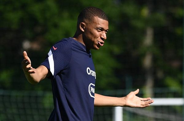 Mbappé reconoce que le afectó el roce con Giroud y evita hablar de su futuro - Fútbol Internacional - ABC Color