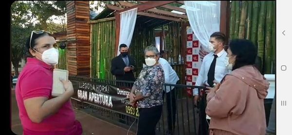Vecinos se manifiestan frente a bar y denuncian aglomeración - ABC en el Este - ABC Color