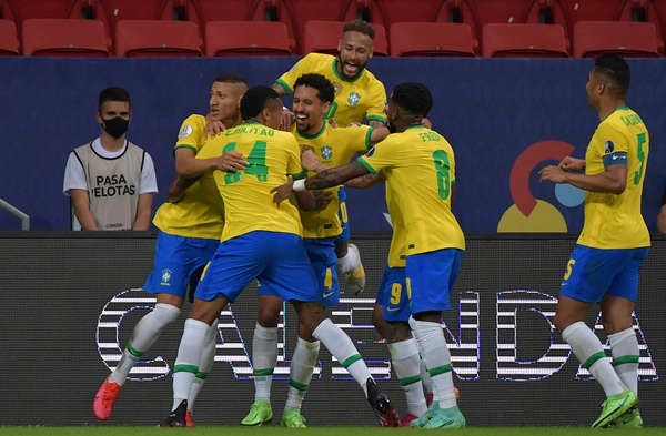 Brasil cumple en su debut y supera con comodidad a Venezuela