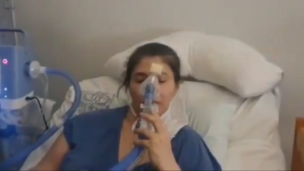 Salud demora vacunación de paciente conectada a respirador