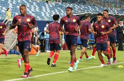 Ya juegan Colombia - Ecuador - Fútbol - ABC Color