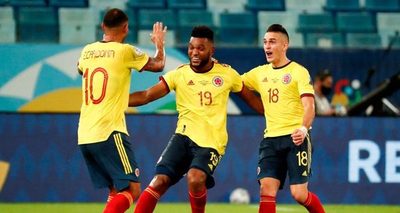 Una genialidad de Edwin Cardona da su primera alegría a Colombia