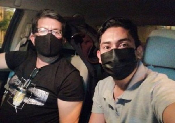 Crónica / Periodista hizo vigilia por vacuna para el papá