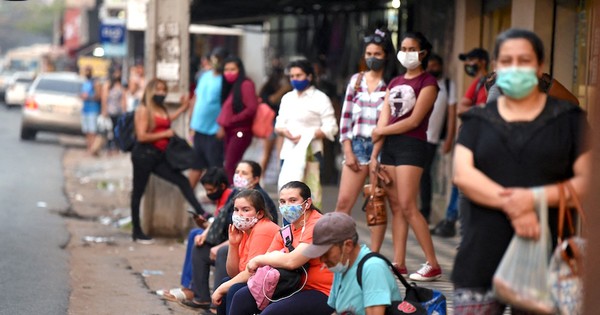 La Nación / Economía necesita absorber cada año más empleos jóvenes, señalan