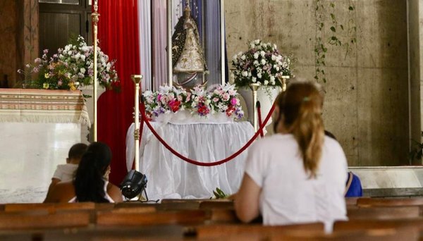 Crónica / FE DE VACUNADOS. Agradecen a la Virgencita por el “pinchazo”