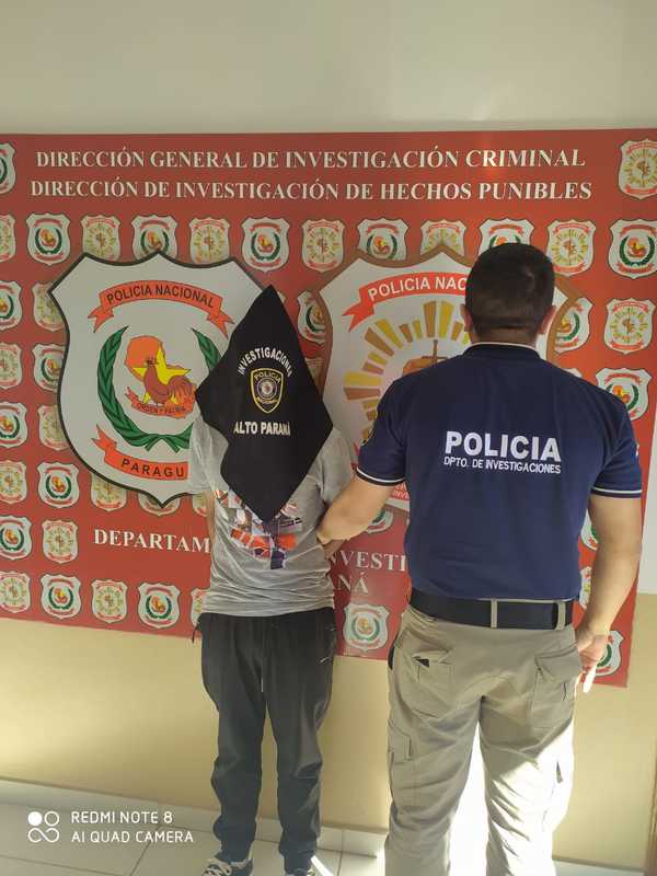 Policías evitan asalto y detienen a presunto delincuente en plena calle - La Clave