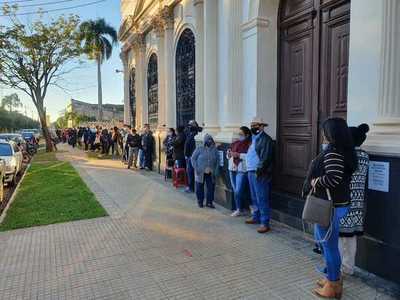 Buena concurrencia en vacunatorios de Concepción