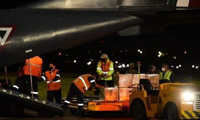 Llegaron las 150.000 vacunas de AstraZeneca donadas por México