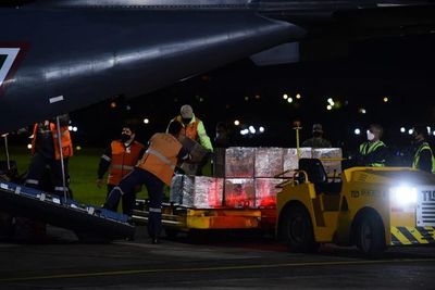 COVID-19: llegaron las 150.000 dosis de vacunas Astra-Zeneca donadas por México - Madrugada ABC Cardinal - ABC Color