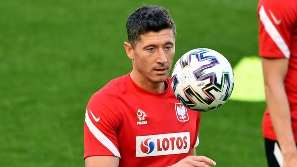 Robert Lewandowski entra en escena