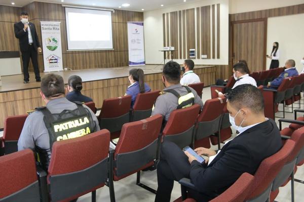 Capacitan sobre facilitación y seguridad turística en Santa Rita