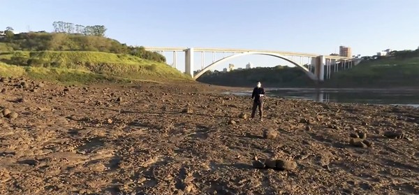 SIN AGUA, emergen las ROCAS en la frontera