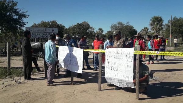Indígenas Ishir cierran camino por tercera vez para exigir agua potable - Nacionales - ABC Color