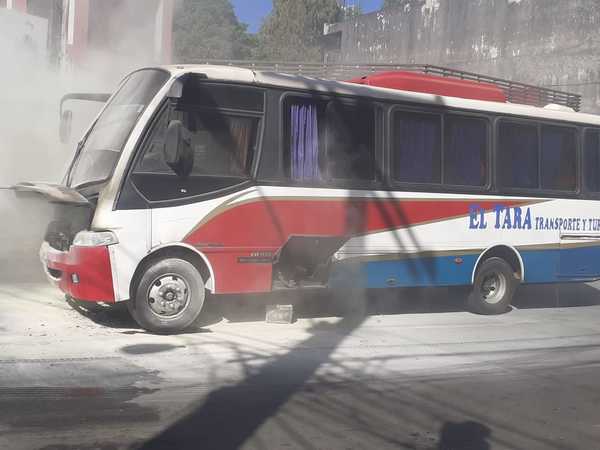 Susto por principio de incendio en bus de pasajeros » San Lorenzo PY